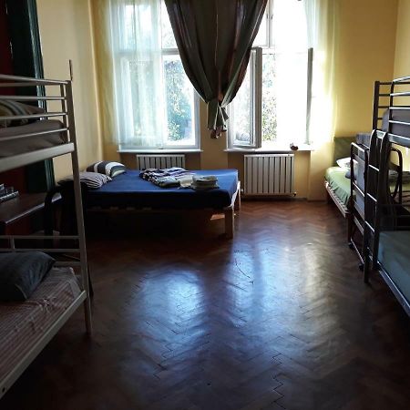 Mountain Tale Hostel Braşov Buitenkant foto