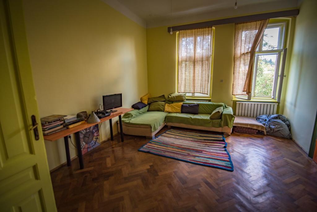 Mountain Tale Hostel Braşov Buitenkant foto