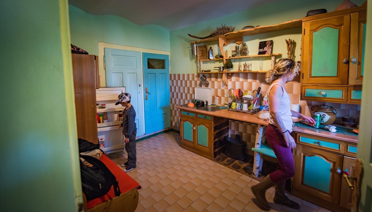 Mountain Tale Hostel Braşov Buitenkant foto