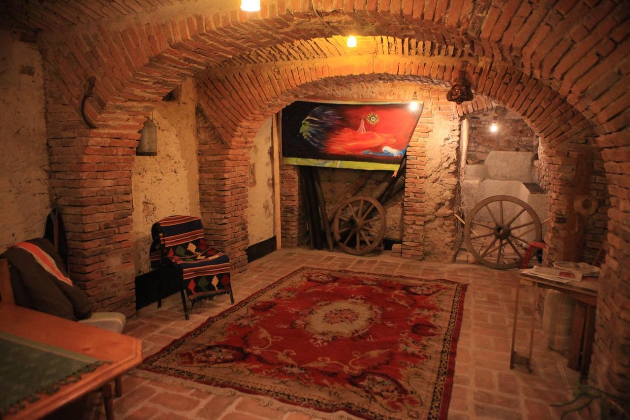 Mountain Tale Hostel Braşov Buitenkant foto