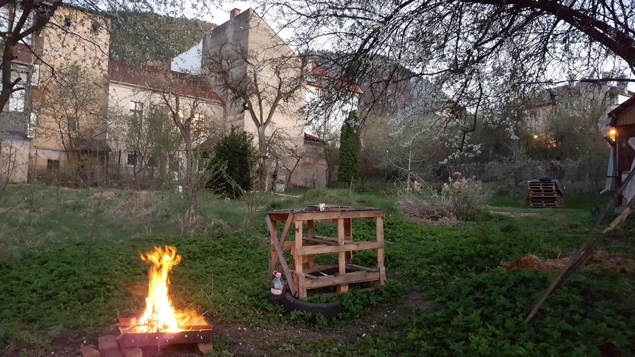 Mountain Tale Hostel Braşov Buitenkant foto