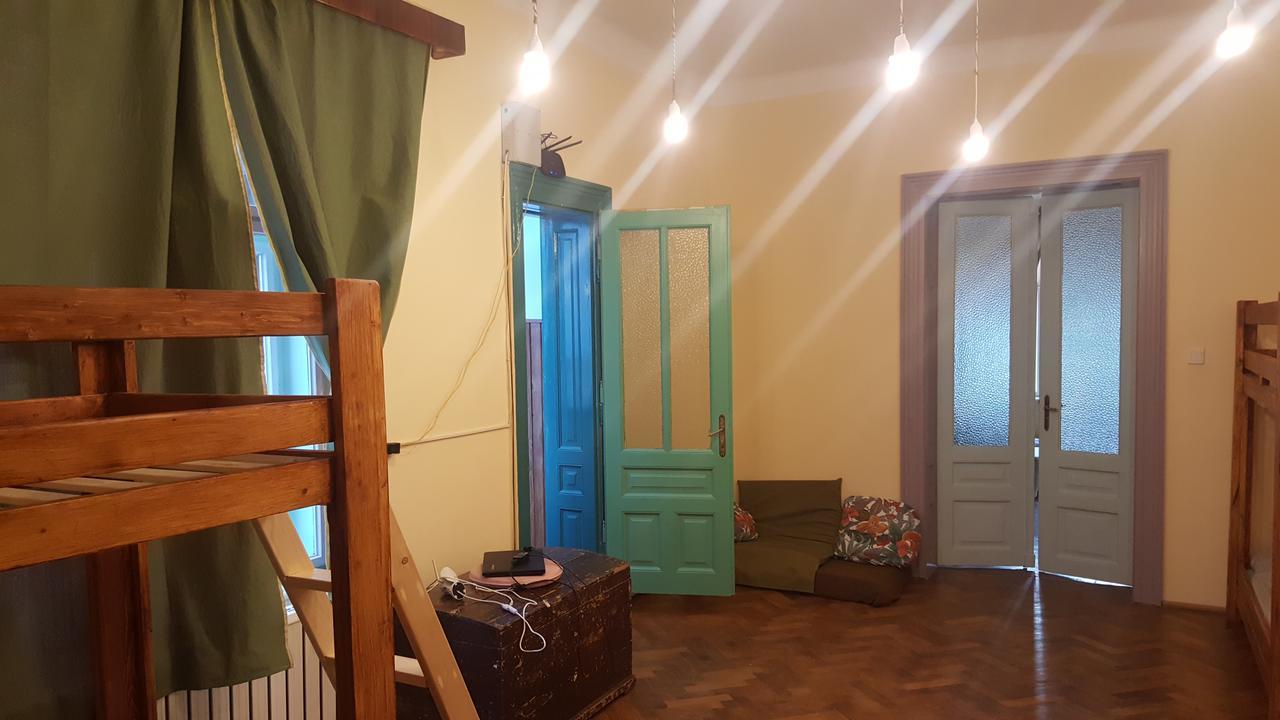 Mountain Tale Hostel Braşov Buitenkant foto