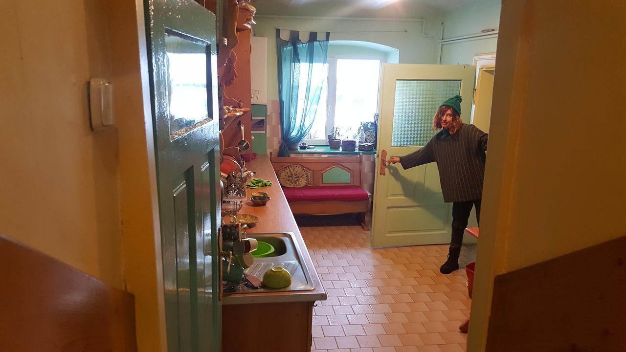 Mountain Tale Hostel Braşov Kamer foto