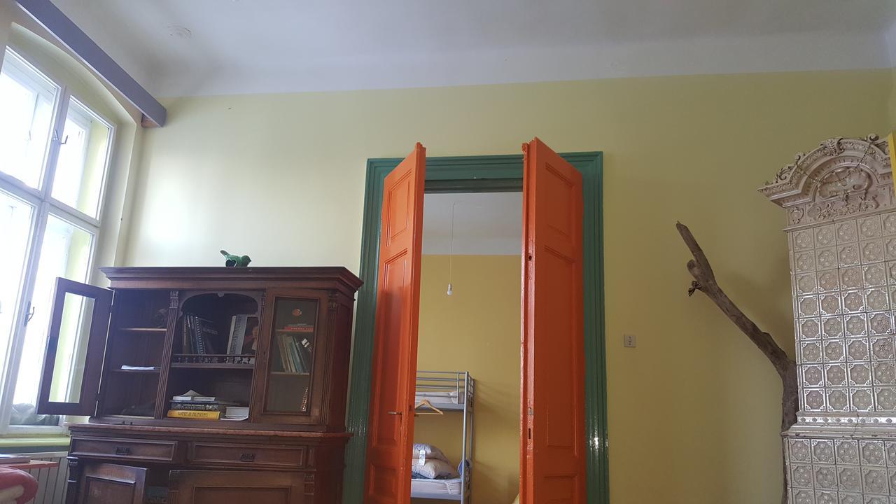 Mountain Tale Hostel Braşov Buitenkant foto