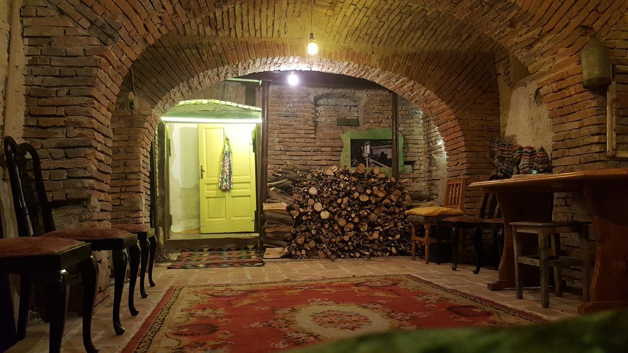 Mountain Tale Hostel Braşov Buitenkant foto