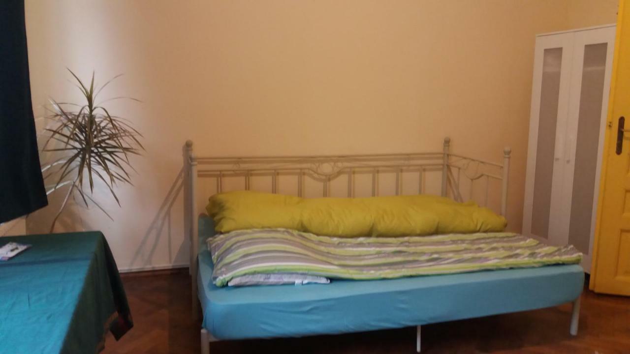 Mountain Tale Hostel Braşov Buitenkant foto